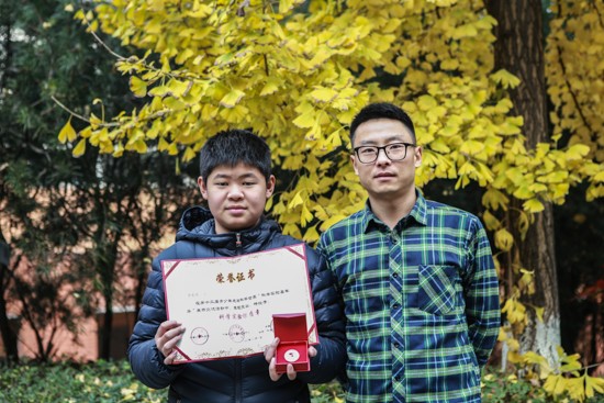 在初中生物组竞赛中获奖的学生和指导教师.jpg