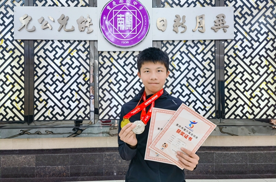 乙组男子重剑团体冠军冠军个人亚军张栩源.jpg