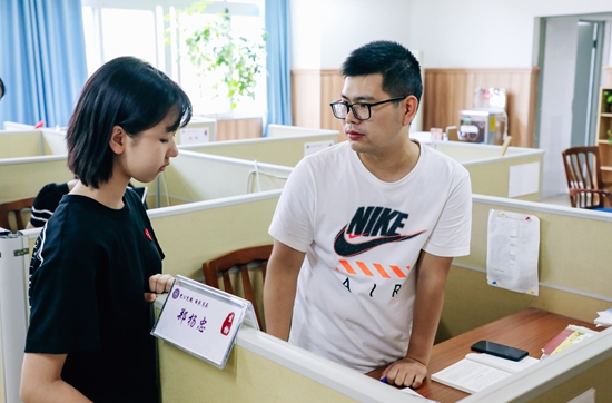 郑杨忠.jpg