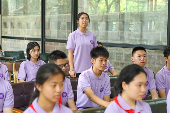 刘语萱（高一1）.jpg